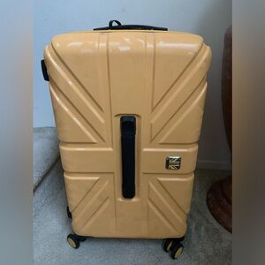Medium sized luggage  25-26” tall and around 18” wide.